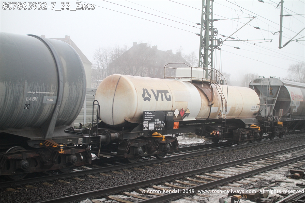 807865932-7_33_Zacs.JPG